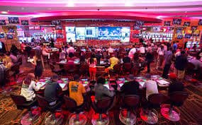 Antarmuka Mega Wheel pada platform raja55 dengan tampilan putaran harian dan hadiah berjenjang